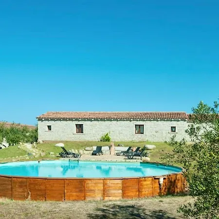 Ξενοδοχείο με διαμερίσματα Isa - Lofts With Private Outdoor Area And Swimming-pool In 3*