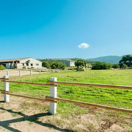 Apart-hotel Isa - Lofts With Private Outdoor Area And Swimming-pool In