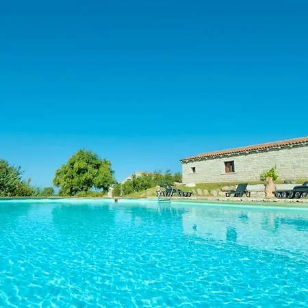 Isa - Lofts With Private Outdoor Area And Swimming-pool In Badesi