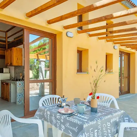 Hotel apartamentowy Isa - Lofts With Private Outdoor Area And Swimming-pool In Badesi