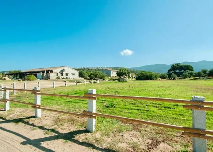 Hotel apartamentowy Isa - Lofts With Private Outdoor Area And Swimming-pool In